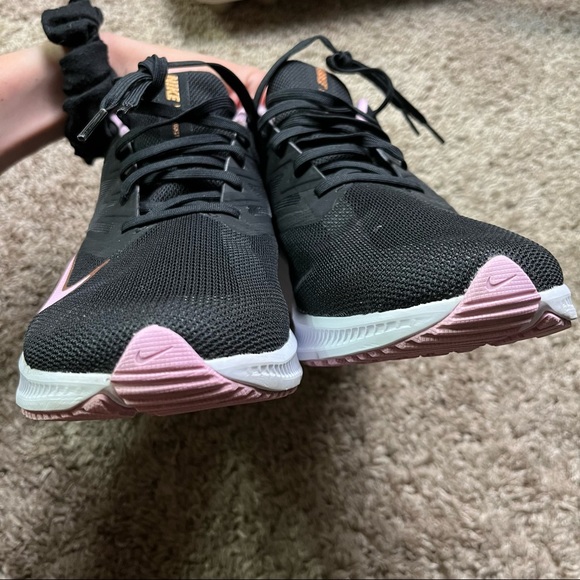 nike quest 3 pink and black